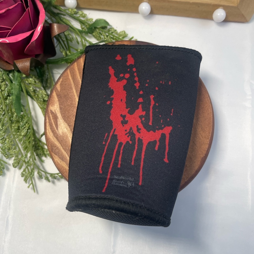 Howl-O-Scream Skull Beer Can Koozie Neoprene Drink Holder Halloween - Picture 2 of 3